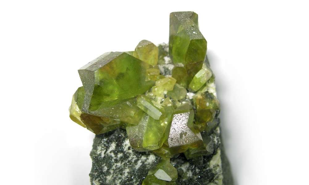 Raw sphene crystals in natural form on matrix rock – For Zinarin